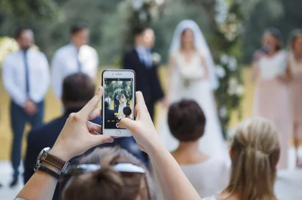 Casamento desconectado: como fazer um casamento sem celular